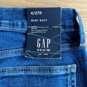 Gap Mid Rise Baby Boot, dark wash jeans. NWT. Size 4/27 stretch